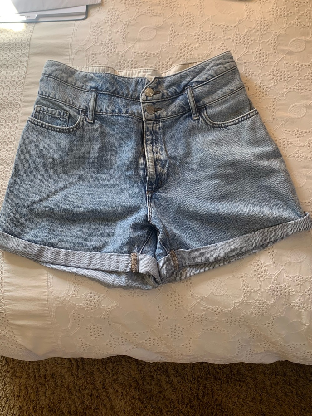 •Banana Republic Light Blue Wash High-Rise Rolled Cuff Denim Shorts•